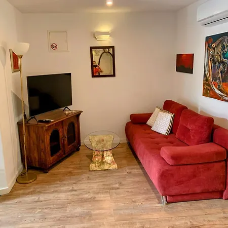 Ellanie Apartment *